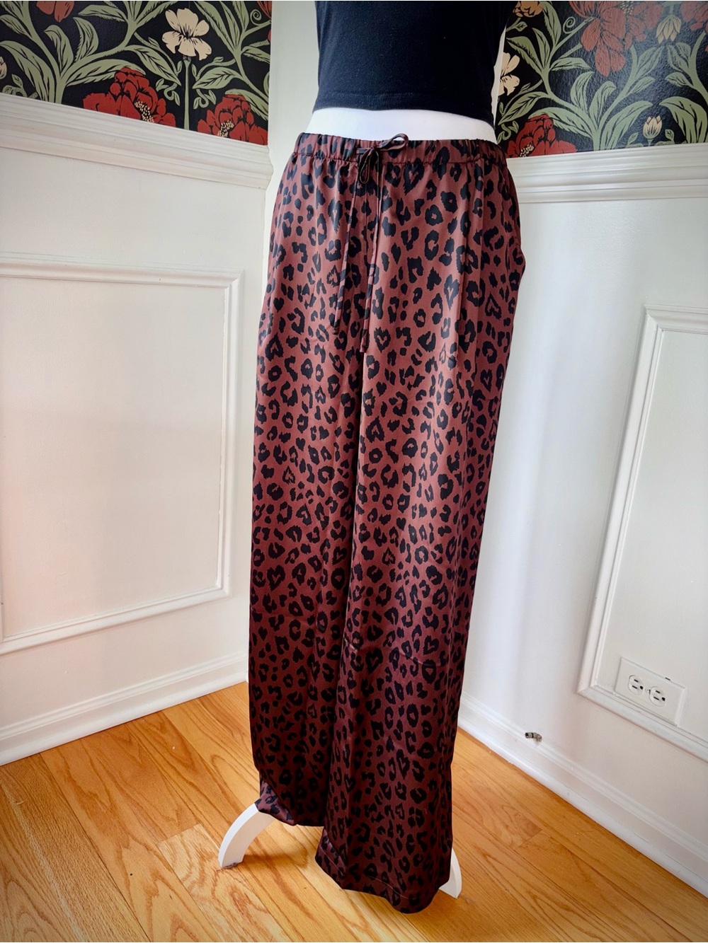 NWOT PINK 🐶 Leopard Satin Drawstring Pants